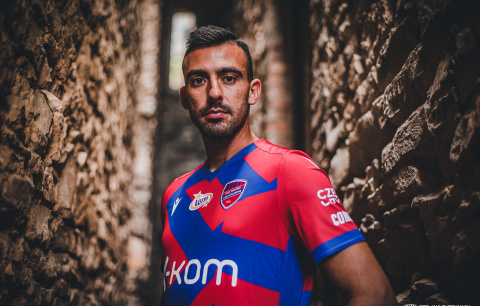 Stratos Svarnas nowym zawodnikiem Rakowa! Raków Częstochowa